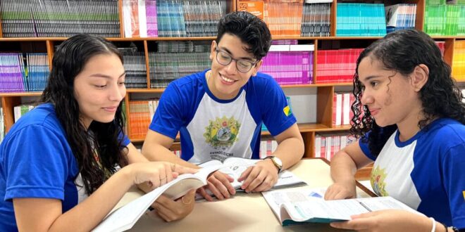 Escola pública do Acre tem mais de 30 alunos com nota acima de 900 no Enem 2024