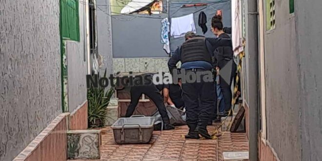 Foge da polícia e morre ao cair do telhado