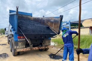 Deracre realiza ação de tapa-buraco na Vila Assis Brasil