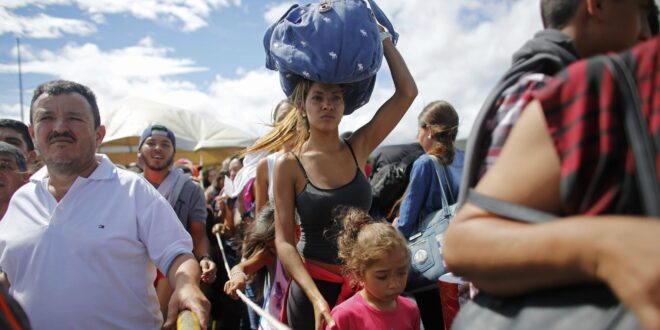 Governo Trump revoga proteção para venezuelanos: “Sacos de lixo”