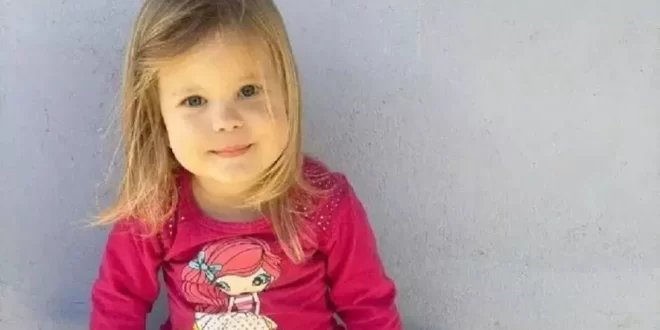 Criança de 4 anos é esfaqueada até a morte pela irmã