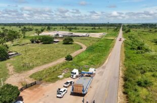 Balsa do Deracre chega ao Rio Caeté para garantir tráfego na BR-364