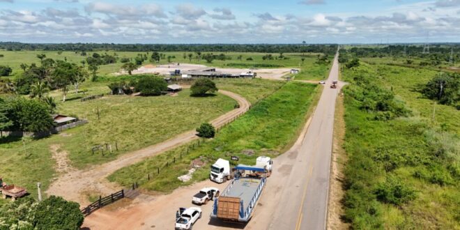 Balsa do Deracre chega ao Rio Caeté para garantir tráfego na BR-364