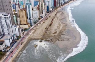 Homens nus atacam crianças em Balneário Camboriú