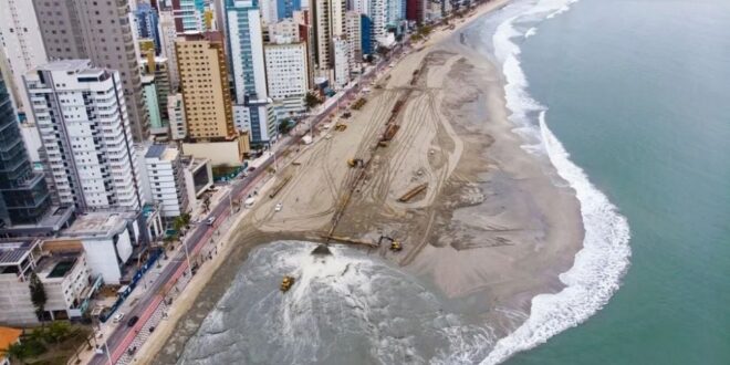 Homens nus atacam crianças em Balneário Camboriú