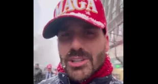 Eduardo Bolsonaro dá justificativa bizarra por ter sido barrado na posse de Trump