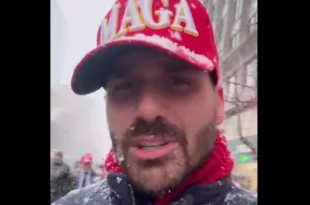 Eduardo Bolsonaro dá justificativa bizarra por ter sido barrado na posse de Trump