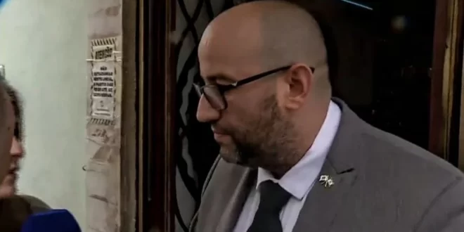Réu confesso: deputado da Extrema Direita de Portugal confessa que roubava malas no aeroporto