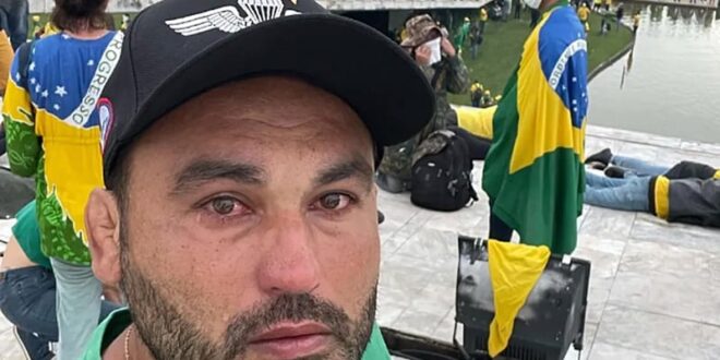 Léo Índio disse em mensagens que se sentia “abandonado” pelo clã Bolsonaro