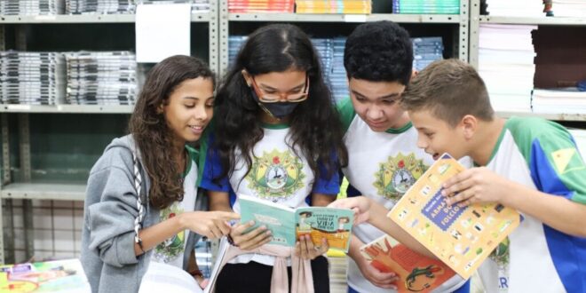 Acre alcança 100% de adesão ao Programa Nacional do Livro Didático