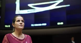 Mara Rocha comemora entrega de ambulância equipada adquirida com emenda dela