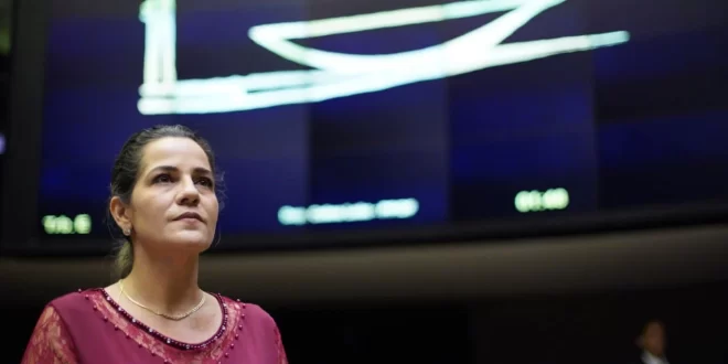 Mara Rocha comemora entrega de ambulância equipada adquirida com emenda dela