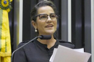 No dia mundial de luta contra a depressão Mara Rocha mostra seu trabalho para melhorar o atendimento a Rede de Saúde Mental