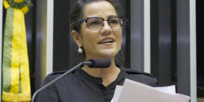 No dia mundial de luta contra a depressão Mara Rocha mostra seu trabalho para melhorar o atendimento a Rede de Saúde Mental