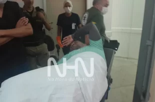 Jovem é baleado durante troca de tiros