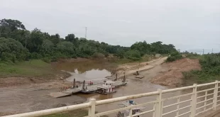 Barco afunda após colisão com balsa no Rio Caeté