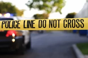 Em sacrifício para Deus homem mata a avó a facadas e envia foto do corpo à família
