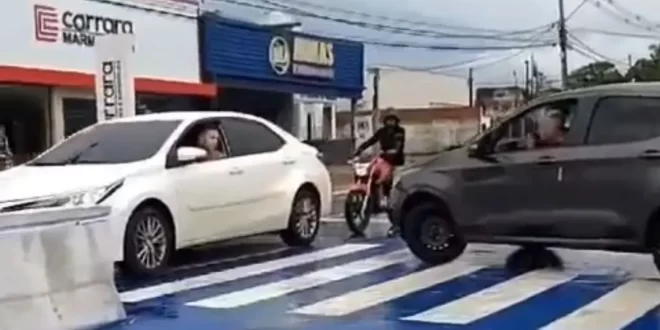 Comandante do BPTran flagra motorista fazendo conversão proibida em faixa elevada: “Eu posso, sou policial”