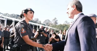 E aí PM de Direita? Tarcísio corta verba da PM e soldados saem das ruas para limpar banheiros em SP