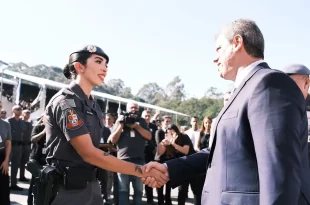 E aí PM de Direita? Tarcísio corta verba da PM e soldados saem das ruas para limpar banheiros em SP