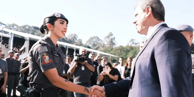 E aí PM de Direita? Tarcísio corta verba da PM e soldados saem das ruas para limpar banheiros em SP