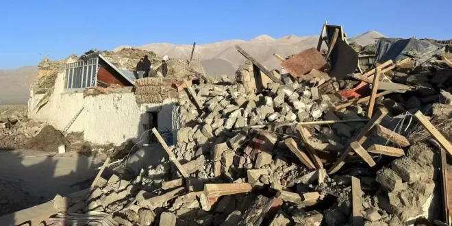 Terremoto de magnitude 7,1 deixa 95 mortos e rastro de destruição no Himalaia
