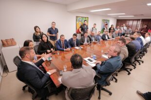 Nicolau coordena reunião da base do governo em visita de Mailza à ALEAC