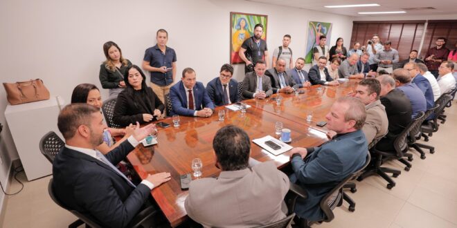 Nicolau coordena reunião da base do governo em visita de Mailza à ALEAC
