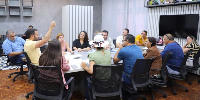 Aberson dialoga com sindicatos da Educação mas reafirma compromisso com responsabilidade fiscal