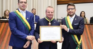 Pedro Longo é reconduzido à vice-presidência da Aleac e recebe honraria de Gladson