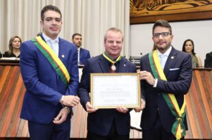 Pedro Longo é reconduzido à vice-presidência da Aleac e recebe honraria de Gladson