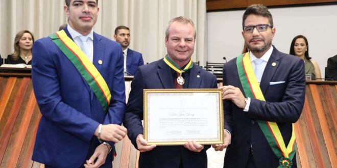 Pedro Longo é reconduzido à vice-presidência da Aleac e recebe honraria de Gladson