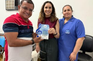 Gonzaga destina emenda que vai beneficiar dezenas de crianças ribeirinhas com curso de informática