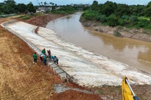 Deracre trabalha na concretagem da Orla do Rio Acre em Brasileia