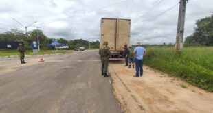 Barreiras volantes fiscalizam produtos vegetais e animais em rodovias do Juruá