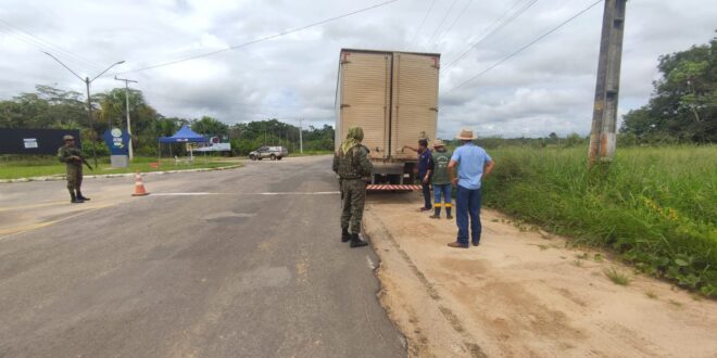 Barreiras volantes fiscalizam produtos vegetais e animais em rodovias do Juruá
