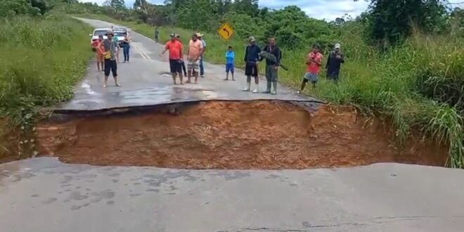 Deracre presta apoio ao DNIT na recuperação emergencial da BR-364