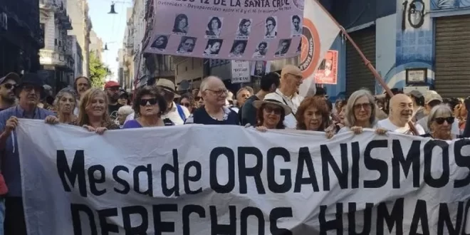 Marcha antifascista reúne milhares nas ruas de Buenos Aires em resposta às declarações violentas de Milei
