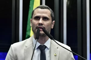 Oposição ao governo não pode se confundir com oposição ao povo, diz senador Cleitinho