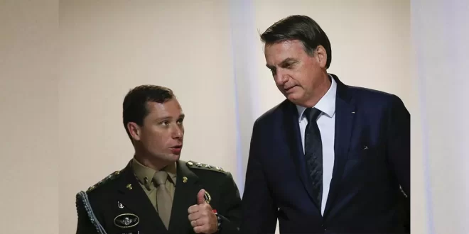 É assim que funciona: Cid diz que Bolsonaro ficou milionário enquanto ele perdeu tudo