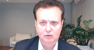 Kassab é o dono do time, mas não é seu craque. É uma tartaruga que subiu no poste com método