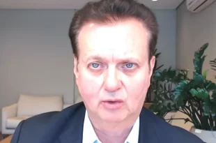 Kassab é o dono do time, mas não é seu craque. É uma tartaruga que subiu no poste com método