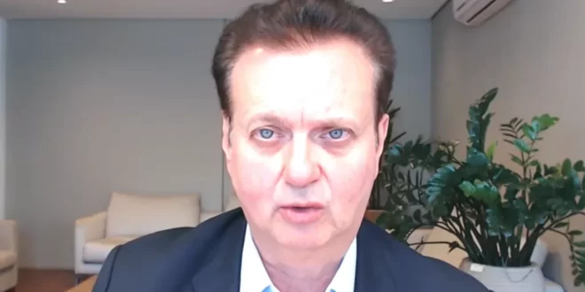 Kassab é o dono do time, mas não é seu craque. É uma tartaruga que subiu no poste com método