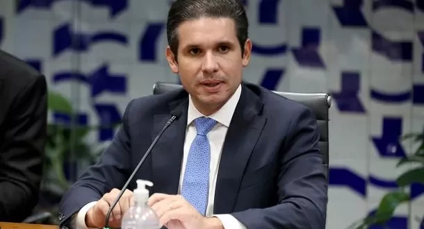 Hugo Motta rejeita impeachment de Lula
