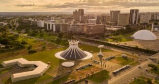 Homens desafiam a lei em busca de prazer homossexual à luz do dia em Brasília