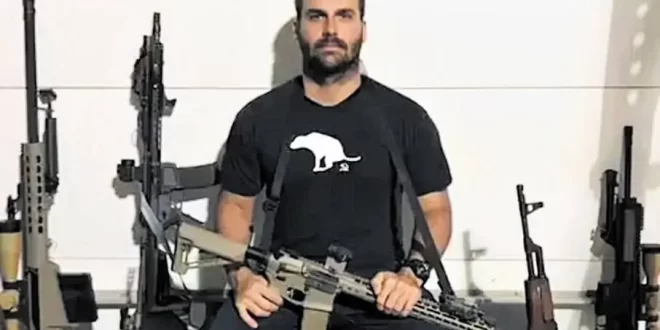 Cerco se fechando: Eduardo Bolsonaro tinha “tropa civil” de CACs para ajudar no golpe, delata Cid