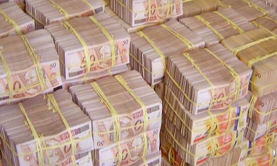 Supersalários: 9 em cada 10 juízes brasileiros ganharam mais que os ministros do STF em 2024