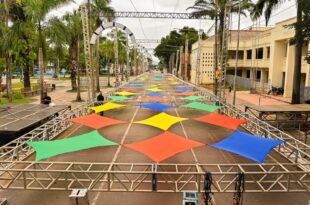 Com ruas interditadas pela montagem da estrutura do Carnaval RBTrans orienta para vias alternativas