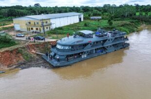 Navio-hospital inicia atendimentos com meta de beneficiar 10 mil pessoas no Juruá