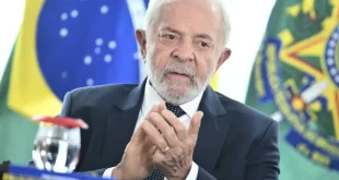 Centrão permanece com Lula mas pressiona por reforma ministerial
